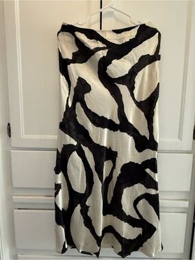 H&M Black and Cream Satin Abstract
Maxi Skirt